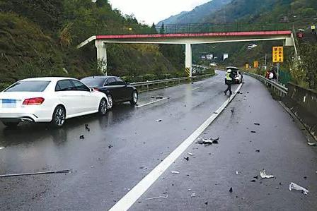 奔驰C200L的定速巡航失控差点出人命！还能再相信这个配置吗？