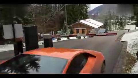 任性兰博基尼无视拦车杆，停车费都不用给了！