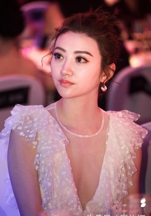 景甜怀孕或将奉子成婚结果网友又被张继科喂了狗粮