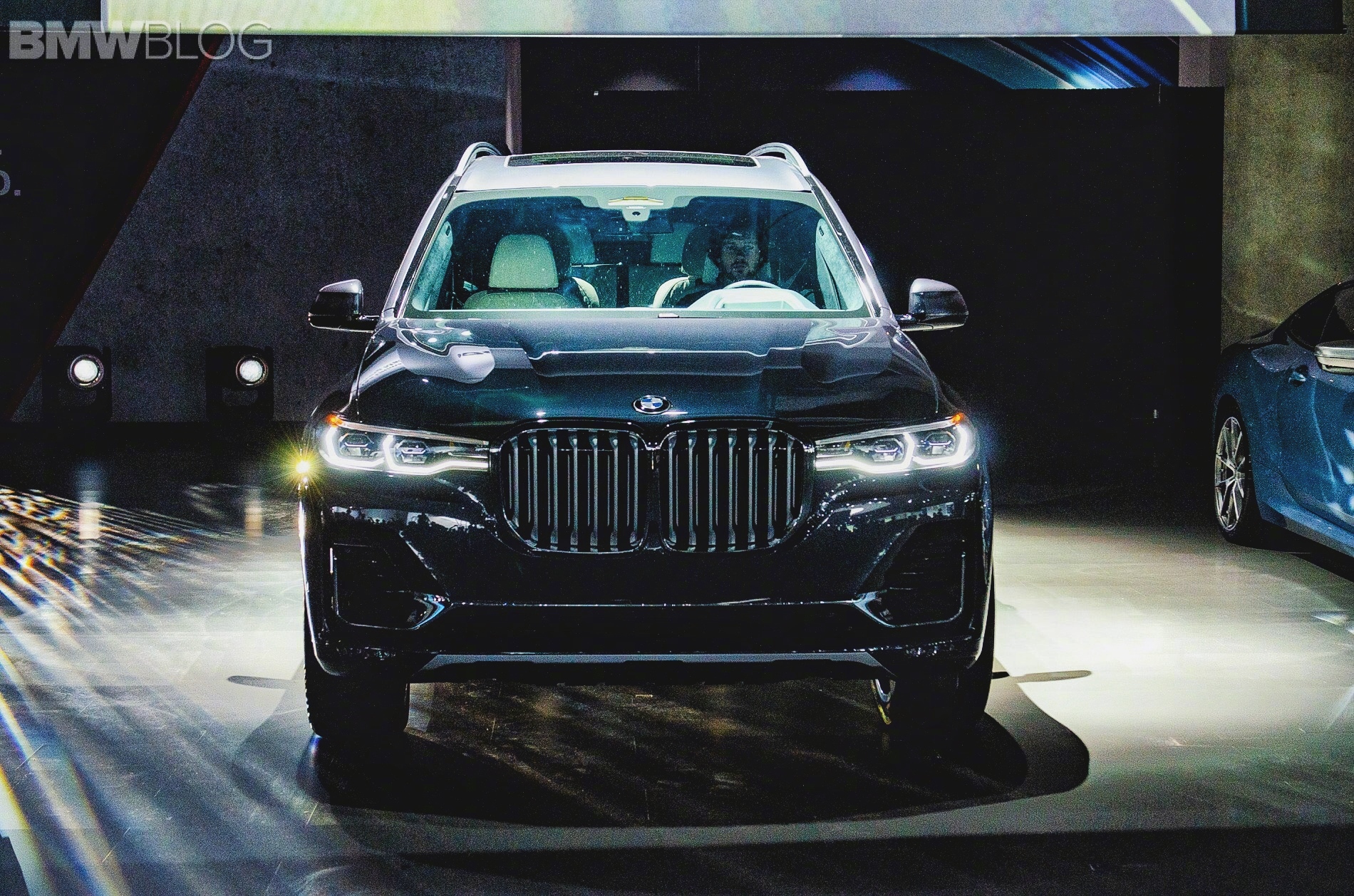 奥迪Q8还是宝马X7?