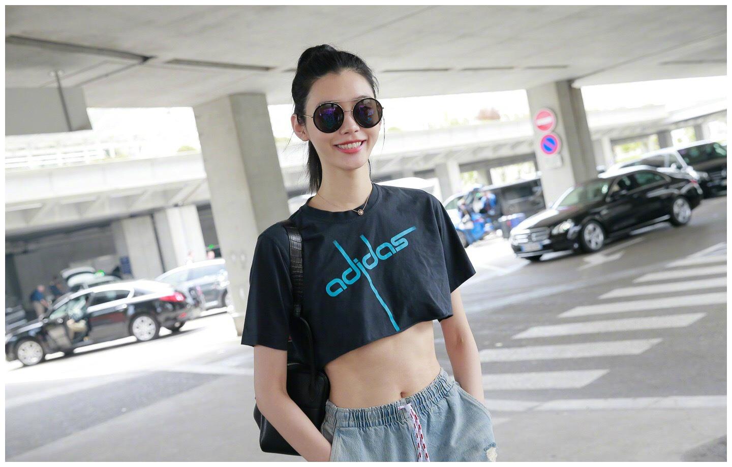 奚梦瑶穿露胃装,吸着肚子秒变