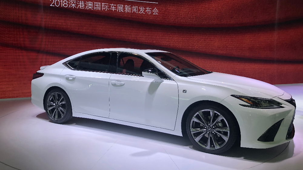 实拍全新雷克萨斯ES F SPORT：激进运动和情感关怀怎么兼容并蓄？
