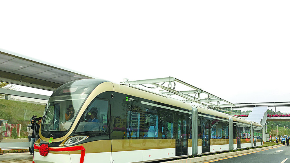 龙华有轨电车昨首次试跑