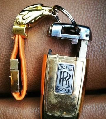 陆丰惊现土豪金劳斯莱斯, 车载雨伞比五菱贵, 这