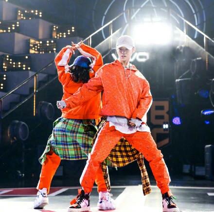 鹿晗热血街舞团演绎北京瘫,果然是北京小爷!网