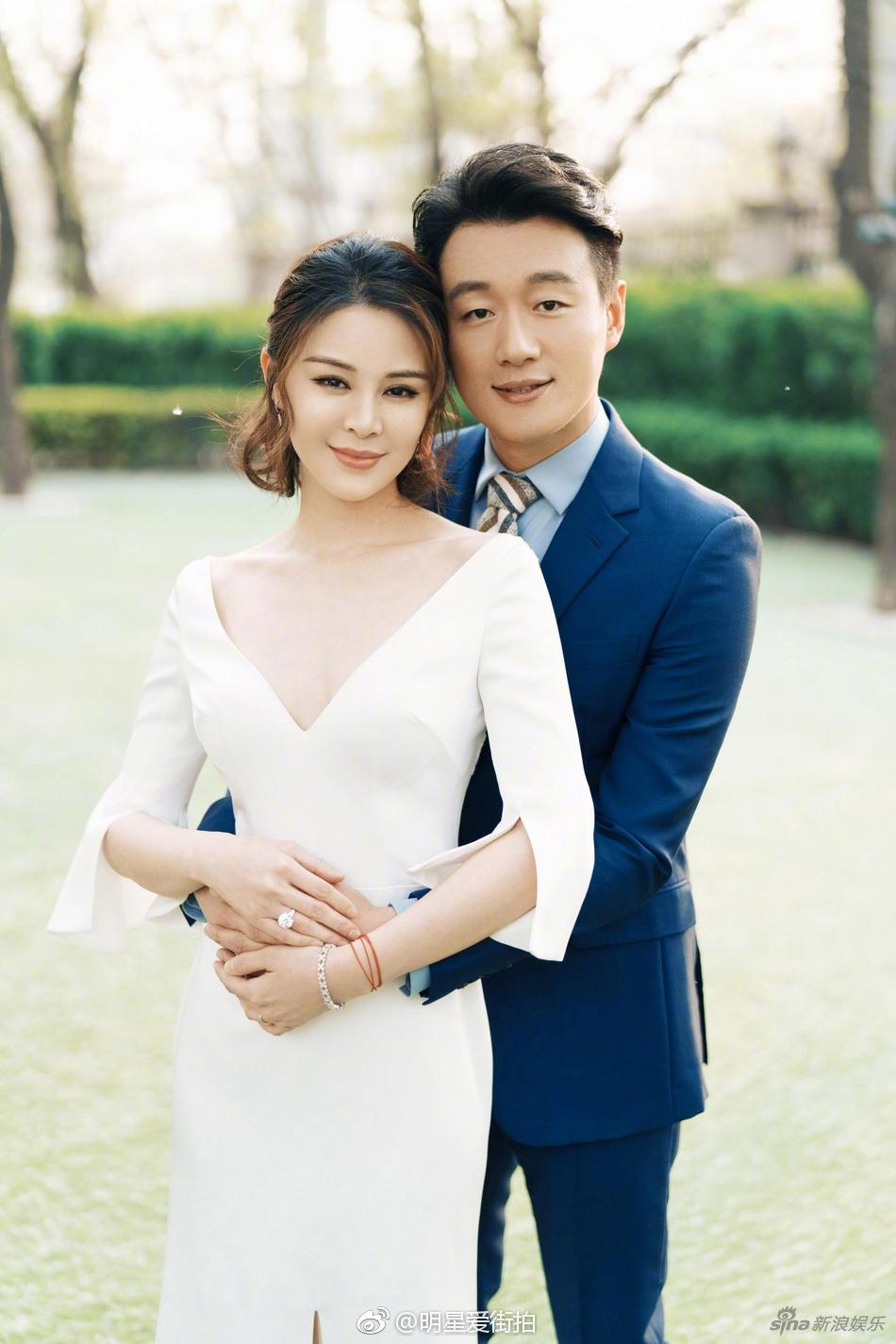 佟大为关悦结婚十周年全家福_新浪看点