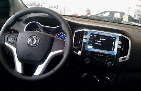 东风风神A30颜值很漂亮，有时尚感，车身线条也很动感，