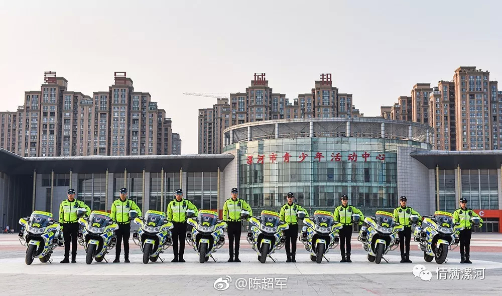 组建了一支摩托骑警队,经过全方位的严格训练,上岗后