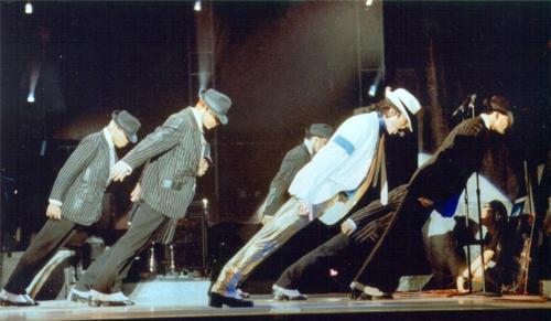 迈克杰克逊: 我去过中国开演唱会, 在台湾。