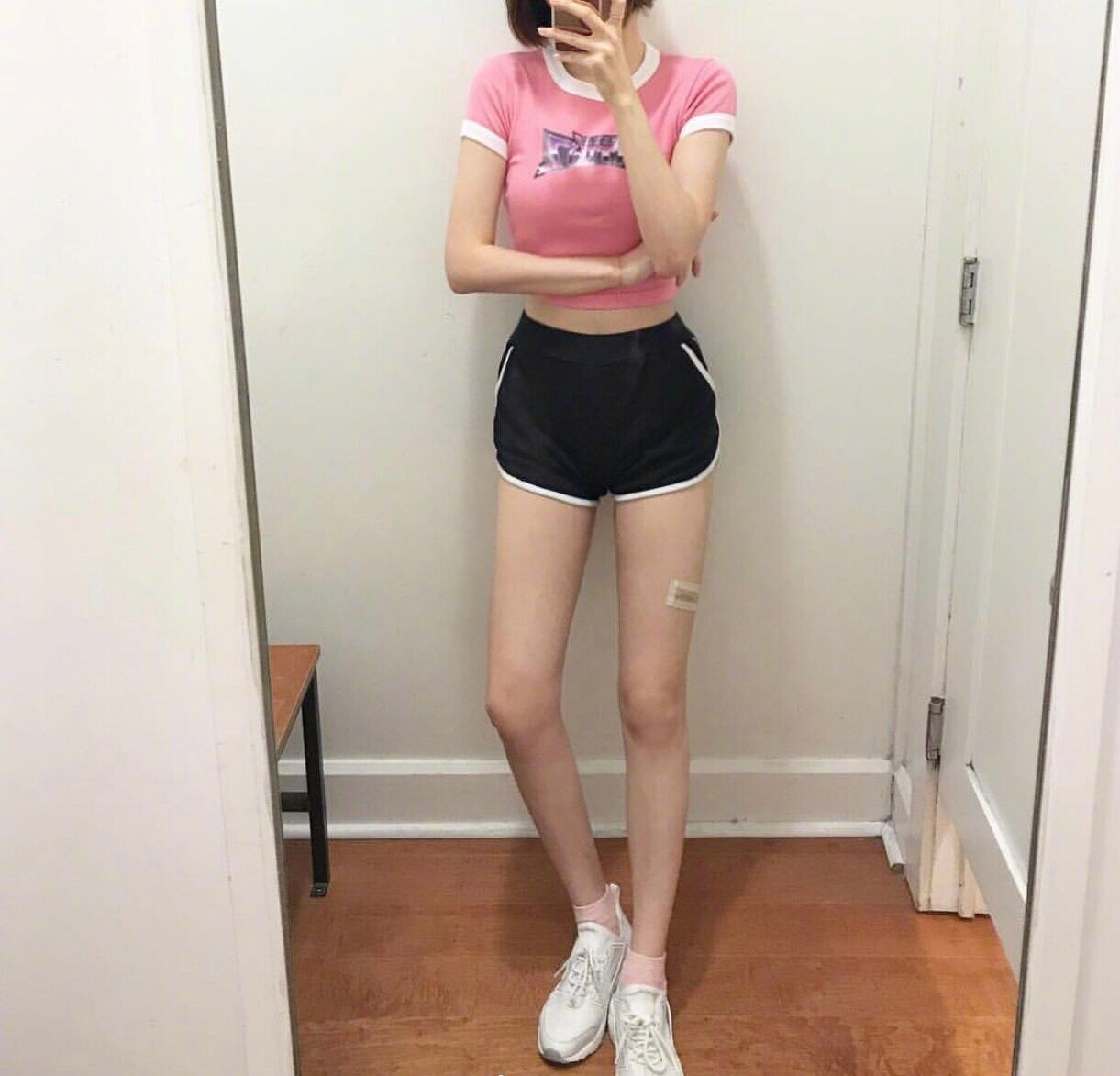 女生这一辈子 还是要拥有一双细腿才对 是时候找 来完成你铅笔
