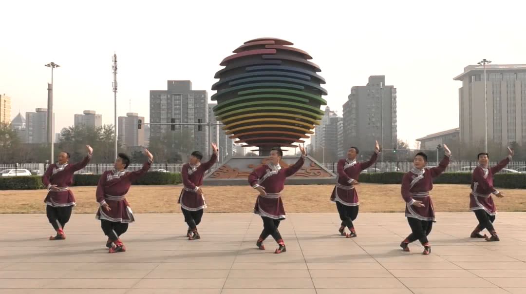 男子广场舞帅龙队2018年广场舞视频展