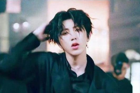 蔡徐坤《WaitWaitWait》花式舞步看花眼,网友