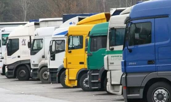 心酸!月薪5500招不到货车司机,车主:给10000都