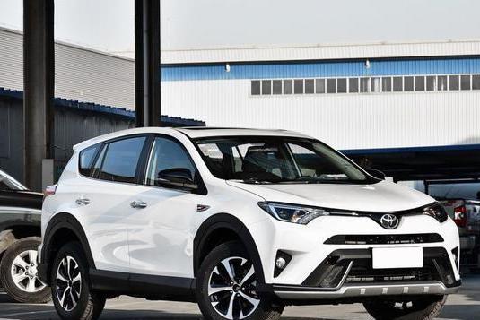 预算25万，八代凯美瑞没看中，帕萨特、迈腾外观最好，却看上它