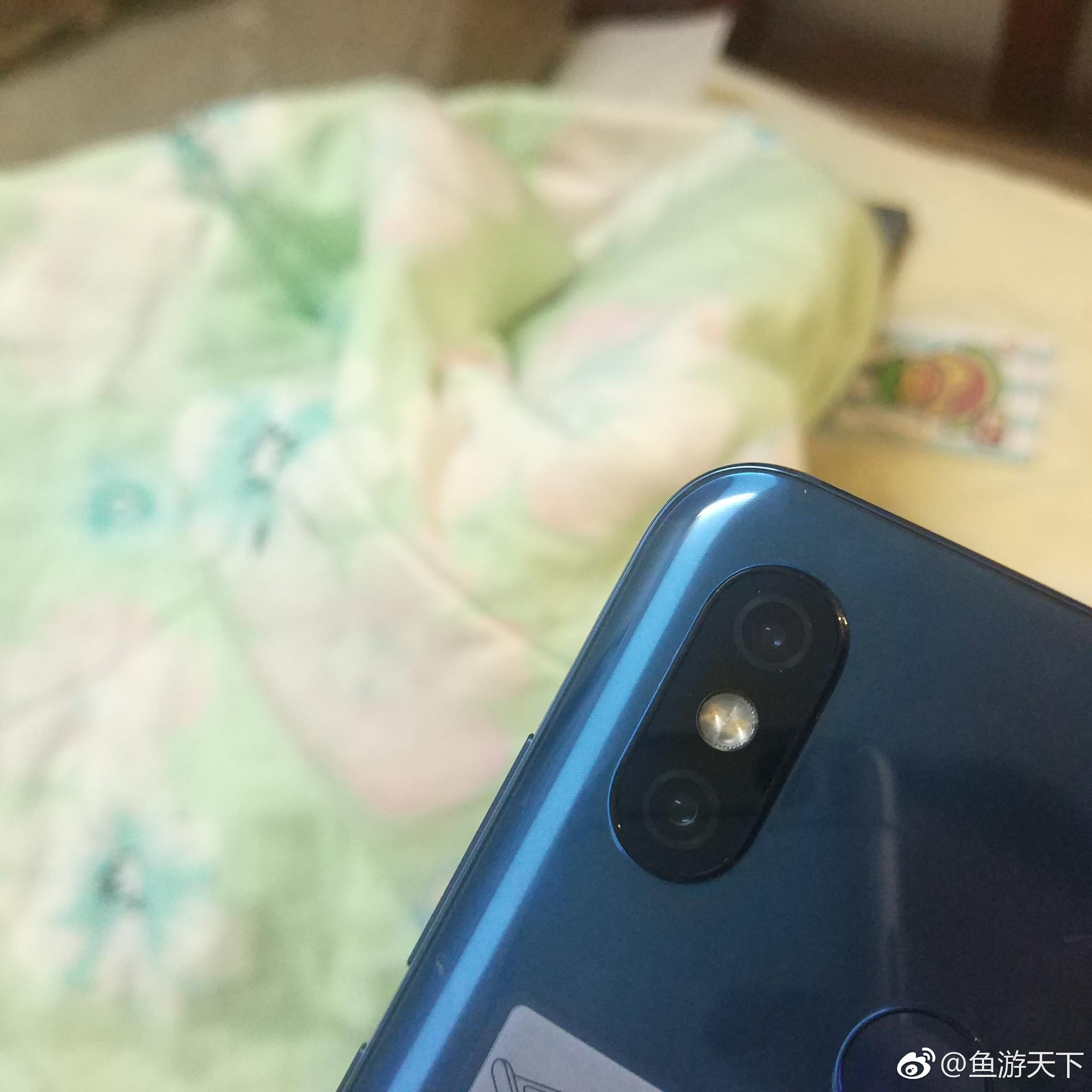 身边朋友说不要买小米8,说镜头有灰,我以为只