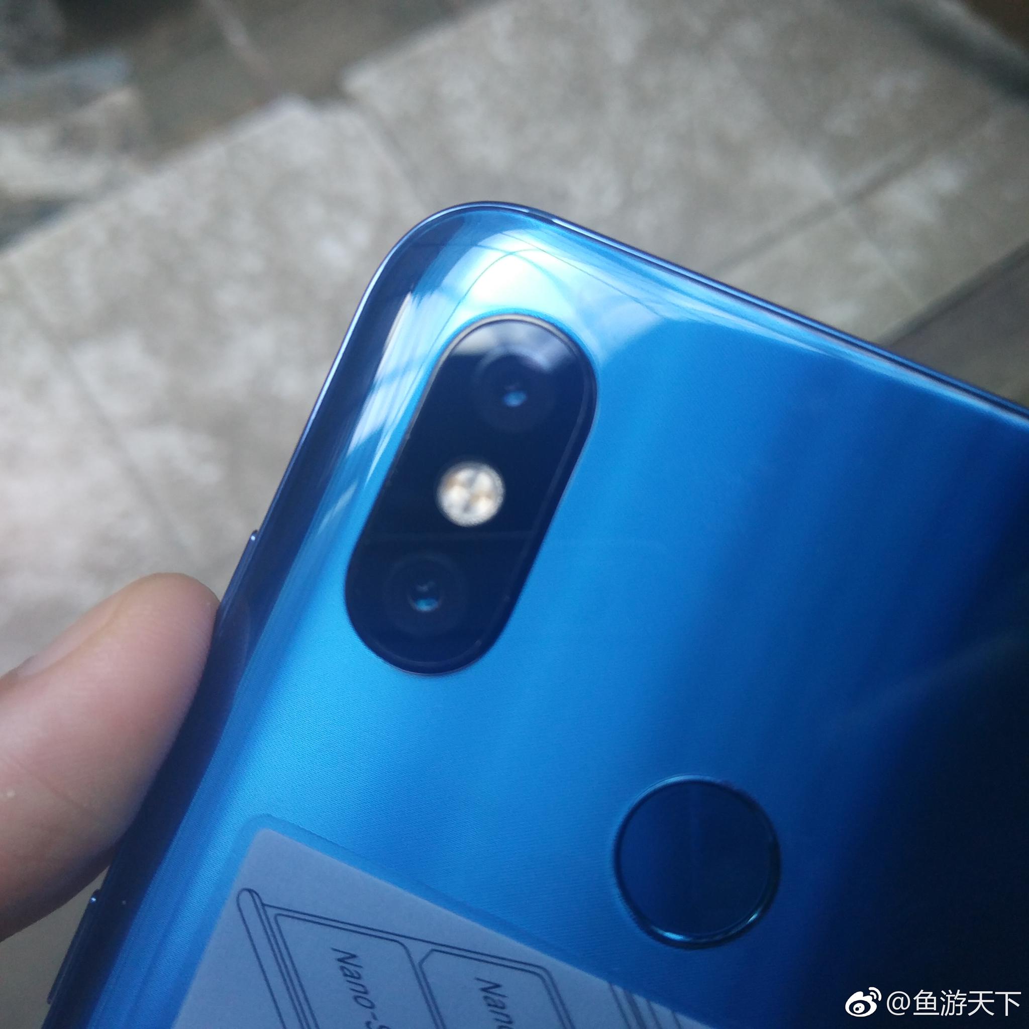 身边朋友说不要买小米8,说镜头有灰,我以为只