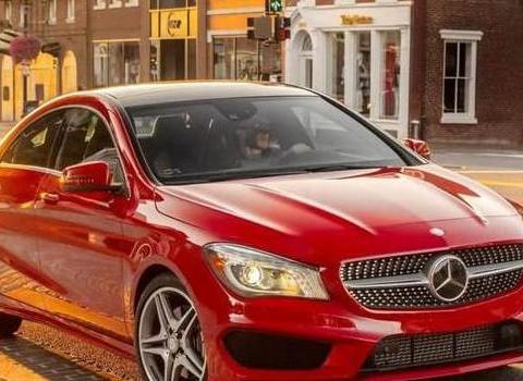 奔驰给国人送福利，无框门配7AT才卖25万，网友：最厚道的奔驰车