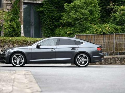 买5系不如买它，无框车门同级最帅，全系降3万掀背设计更实用