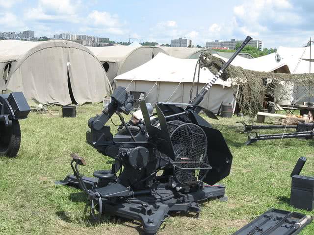 德国55mm高炮flak58型,flak43型37毫米高射炮 它是二战间德军最重要武器之一 陆海军都可使用 生产