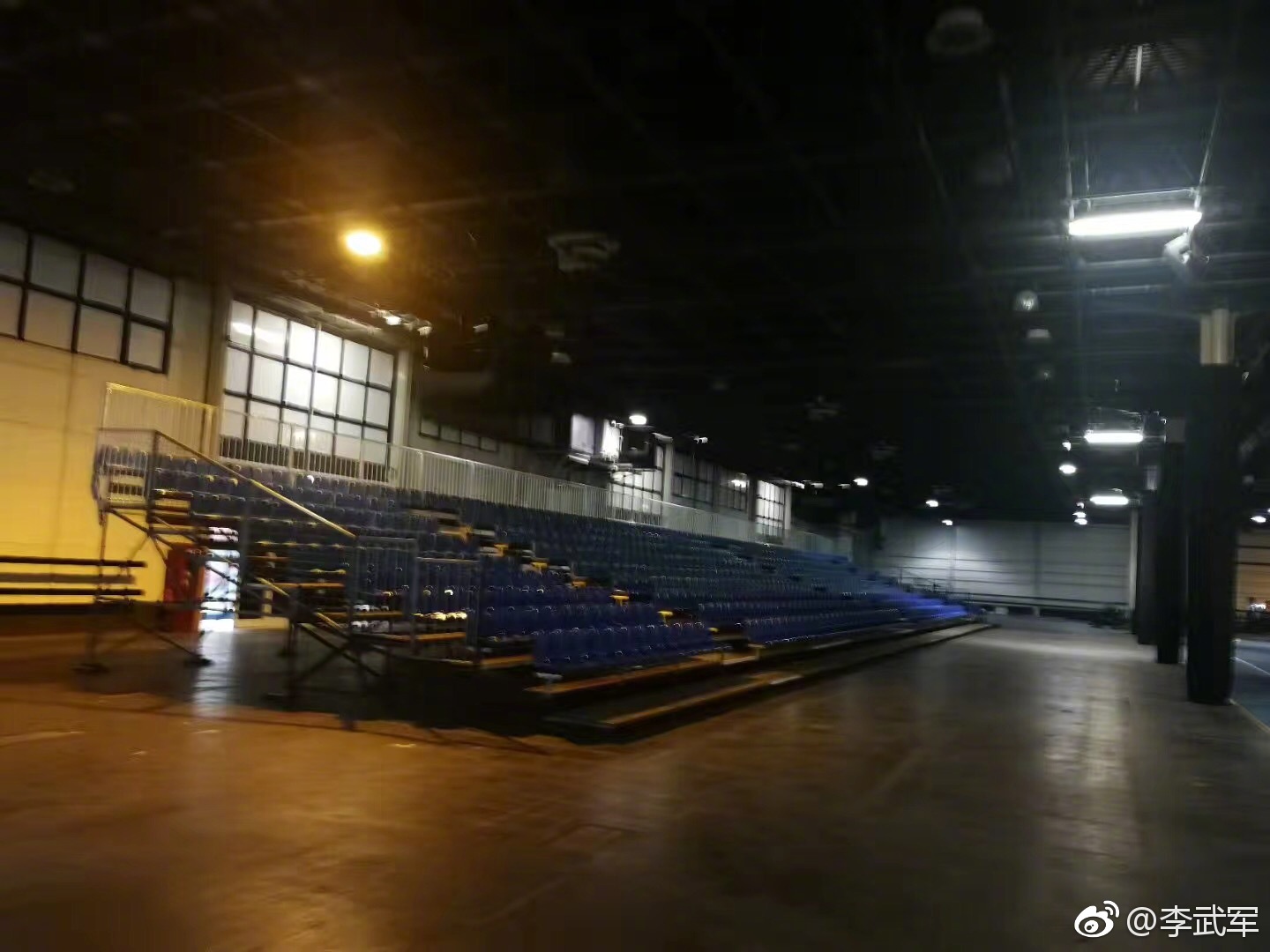 目前,布达佩斯世乒赛乒乓球馆还在施工中!(by王
