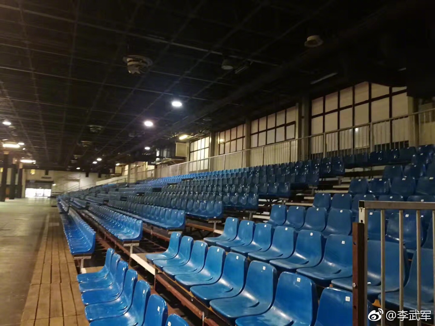 目前,布达佩斯世乒赛乒乓球馆还在施工中!(by王