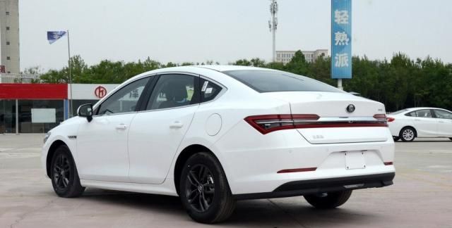 花7.5万提比亚迪秦自动豪华型,用车3800公里,车主说出内心感受