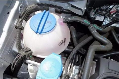 开3万公里换防冻液行不行发生这种情况都不换，别等开锅才后悔