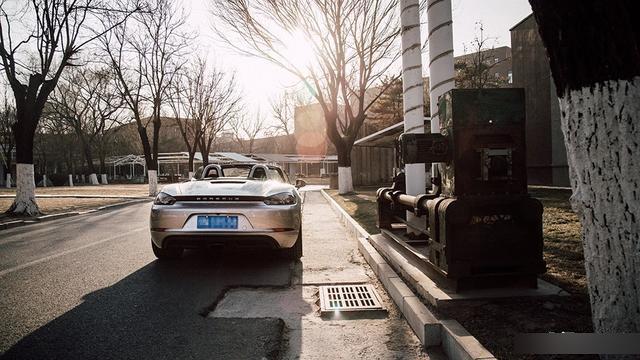 不是情怀落地,是坚守阵地,试驾保时捷718 Boxster