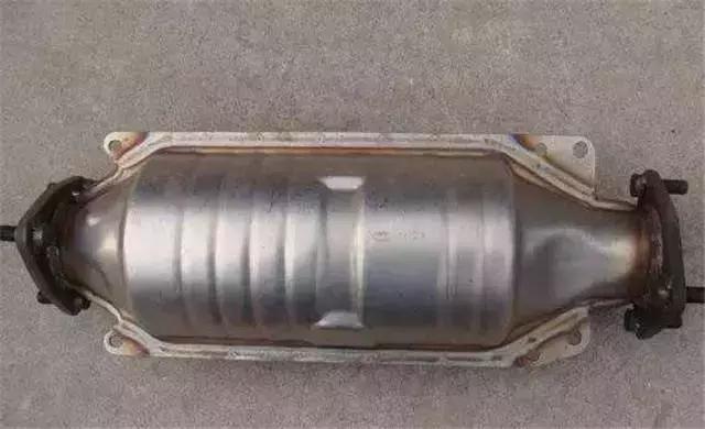 去4S店更换下来的汽车配件，一定要带走，能卖不少钱