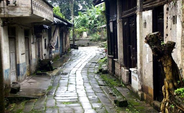重庆正在消失的一个千年古镇，却被网红看中来这里打卡
