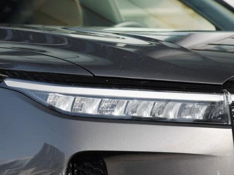 国产旗舰SUV，霸气直逼路虎，大7座＋四块大屏，价格是关键