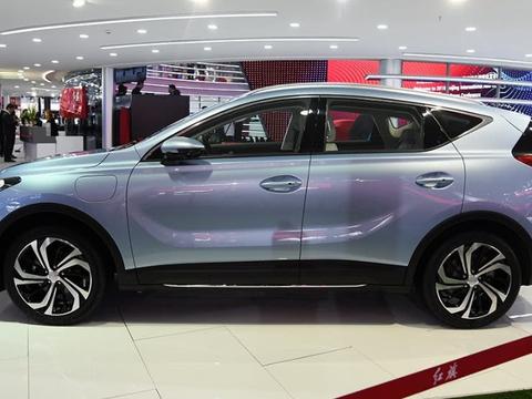 红旗出“王炸”，混动SUV亮相，看到售价，车友：想不火都难