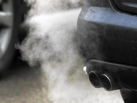 辟谣：冬季热车有奇效？实际危害并不小，原地热车的那些事儿！