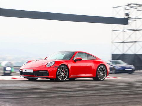 新一代保时捷911开始陆续部署市场，回顾下配置情况如何