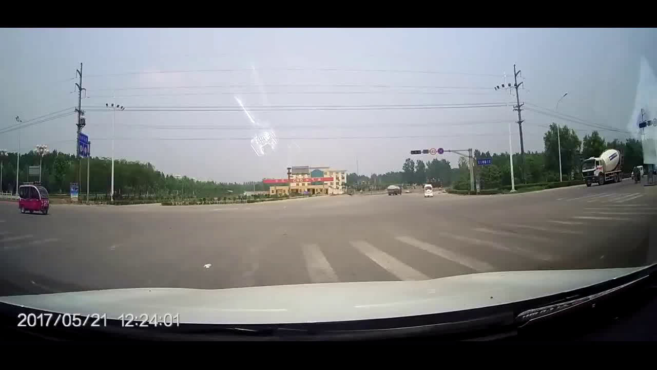 跑车都不服就服这三轮车，操控技术简直一流