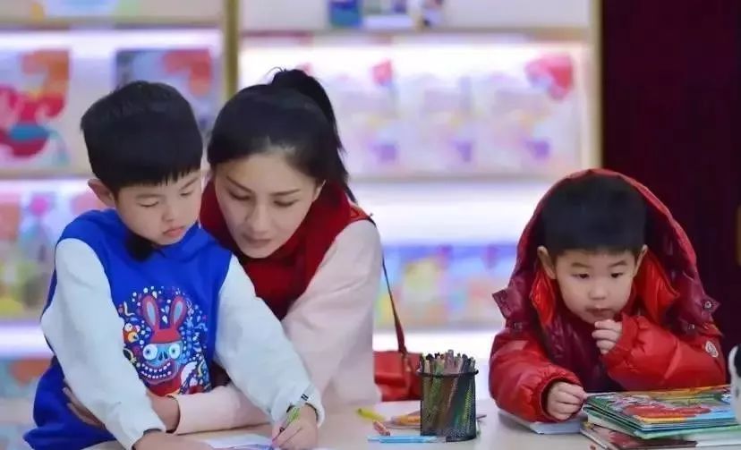 《放学后》：敢于向孩子承认错误，是比陪伴更好的教育方式