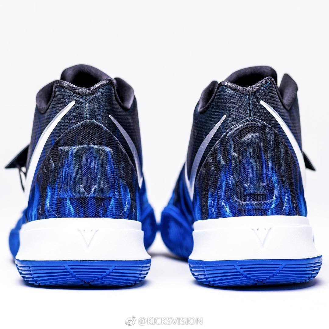 杜克配色的Kyrie 5。