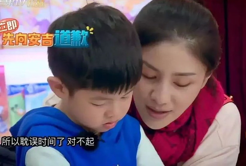 《放学后》：敢于向孩子承认错误，是比陪伴更好的教育方式