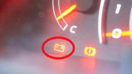 汽车熄火后听音乐到底费不费电？