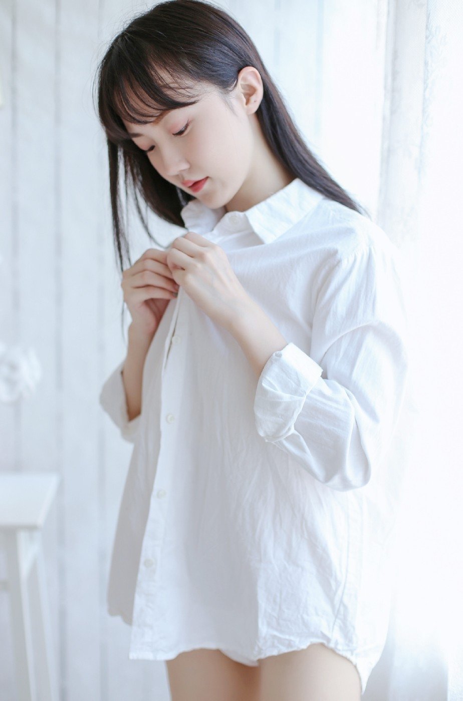 白美眉衬衣空虚矜持寂寞美女迷人写真集钻篮美女图片