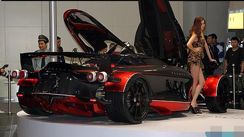 一年生产12辆，可以上路的F1赛车，国内仅一辆，8年没卖出去！