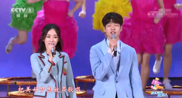 五四晚会杨幂唱歌声音甜，张艺兴戏剧唱腔搭配rap《中国功夫》