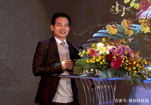 他辍学回家种地，因一根冰棍开启创业之路，现公司亏损4.8亿
