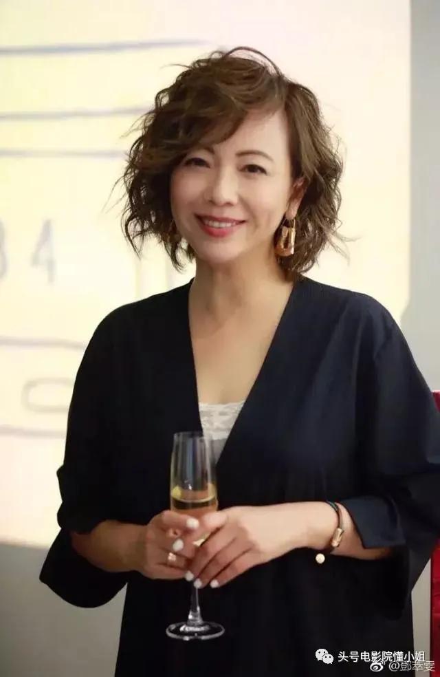 TVB视后过54岁生日,七旬男星陪吹蜡烛,是万梓良前女友曾做小三