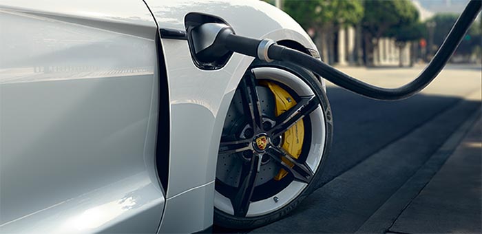 扭矩1050牛米、2.8秒破百!保时捷Taycan纯电动跑车149.8万起售