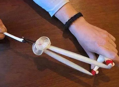 为啥老司机都在车上备“保险套”？内行人说完，我也默默放了一盒