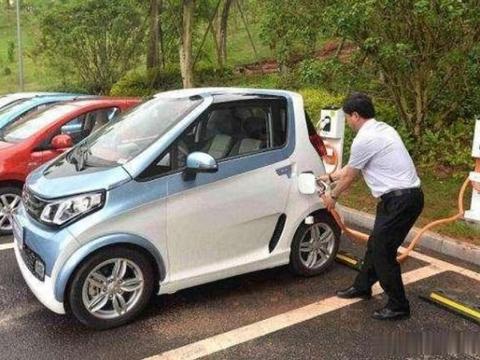 为什么新能源车开始卖不动了？车主：感觉这就是一个“骗局”！