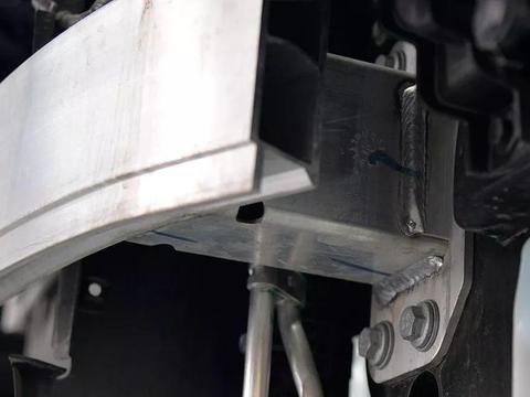 外表这么糙的自由光，内部用料却晃瞎了我们的眼！