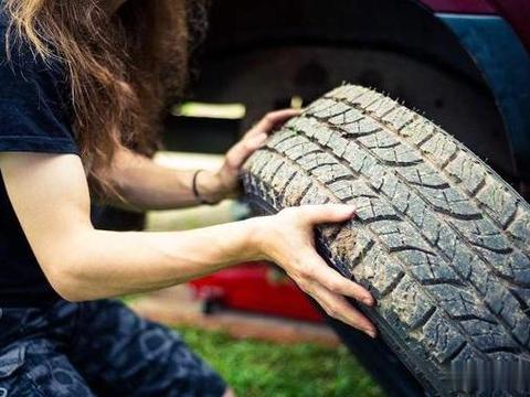 汽车轮胎多少年更换一次？老司机：到这个时间，无论好坏都要换！