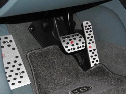 大脚油门真的能够清除积碳吗别傻了，只会让你油耗更高